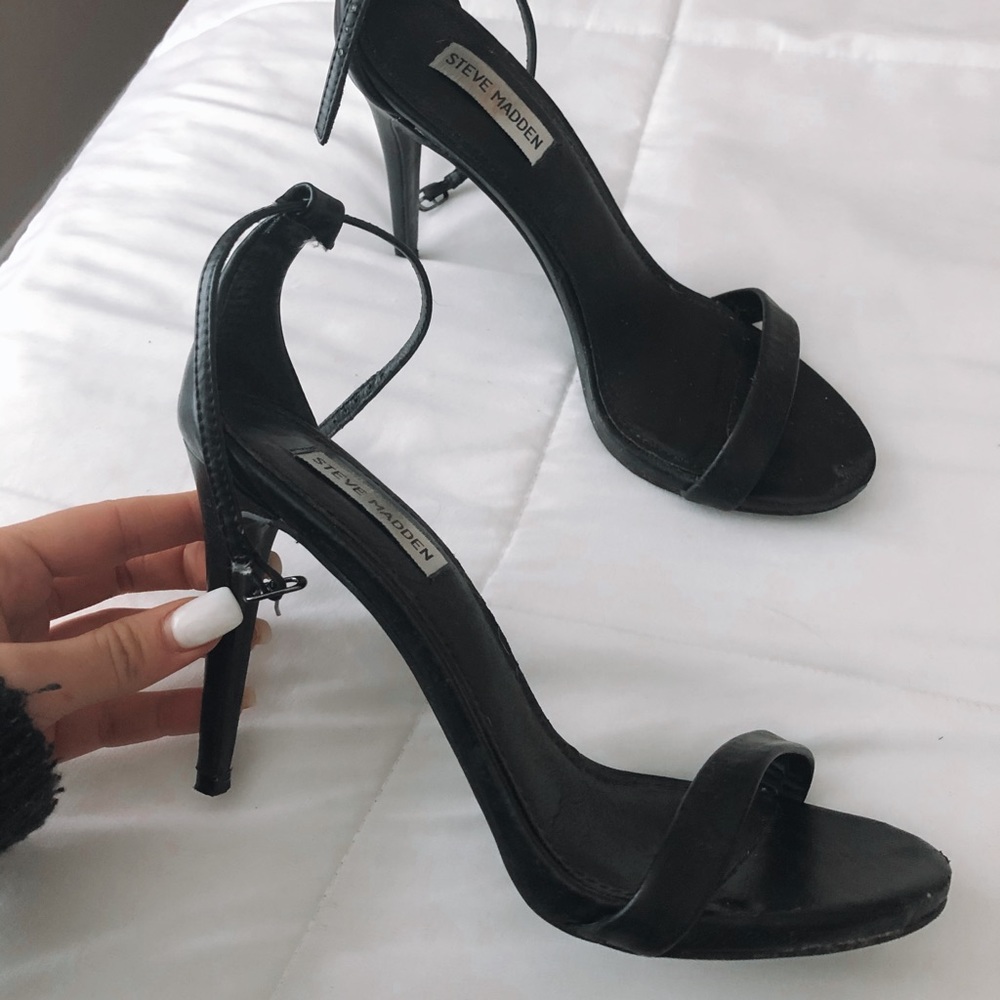 Steve Madden black skinny strap heel